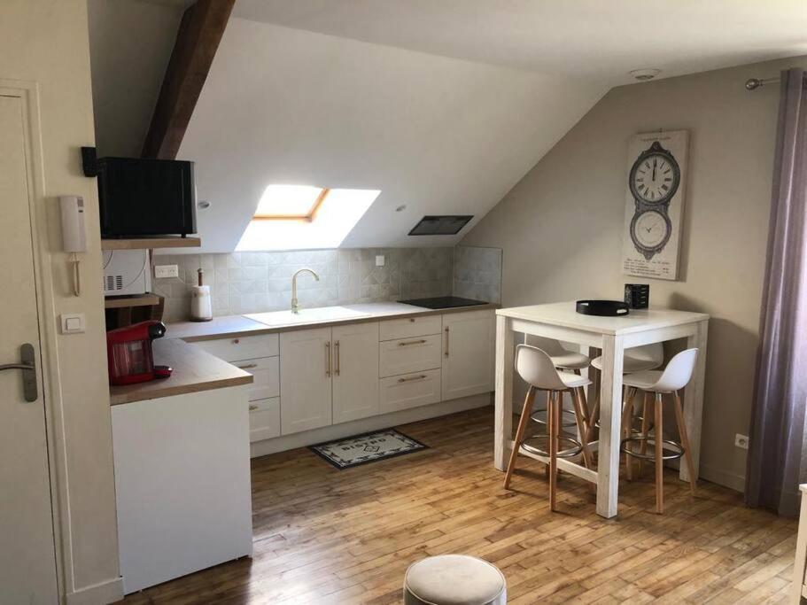 Appartement Paisible à Près Du Centre-ville Et De La Gare Avec Netflix Fibre Internet Et Stationnement Gratuit Brive-la-Gaillarde