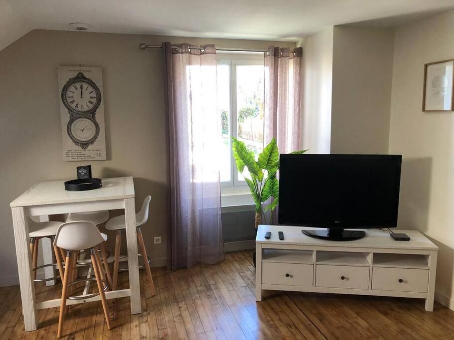 Paisible à Près Du Centre-ville Et De La Gare Avec Netflix Fibre Internet Et Stationnement Gratuit Appartement *