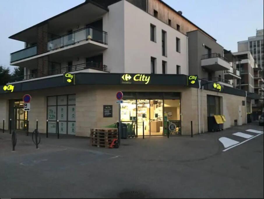 Appartement Paisible à Près Du Centre-ville Et De La Gare Avec Netflix Fibre Internet Et Stationnement Gratuit *